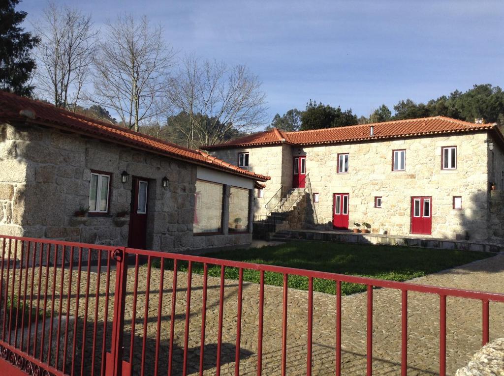 Maison d'hôtes Casas do Eido e Casa da Viúva Rua Fonte Coberta, 472, Molares, 4890-417 Castelbuono