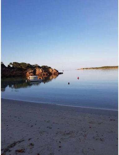 Caseddu pieds dans l'eau Monacia-dʼAullène france