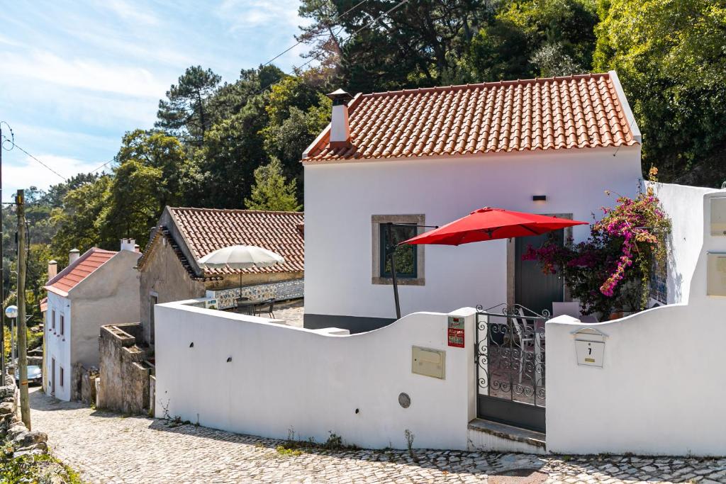 Chalet Casota - Lusitália Eden Travessa do Rio da Bica 7, 2710-499 Sintra