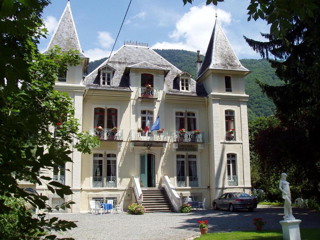 B&B / Chambre d'hôtes Castel de la Pique 31 cours des Quinconces, 31110 Luchon