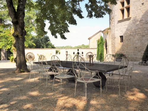 Maison de vacances Castle 12th century with private pool close to Agen  Saint-Caprais-de-Lerm