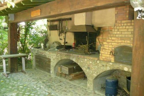 Cave atelier dans ancien domaine viticole Moux france