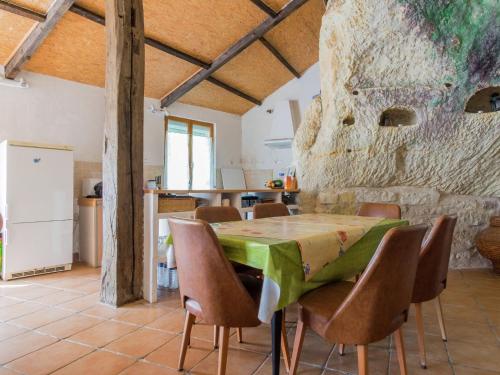 Cave house with a unique charm in the Valley of the Loire Castles! Faverolles france