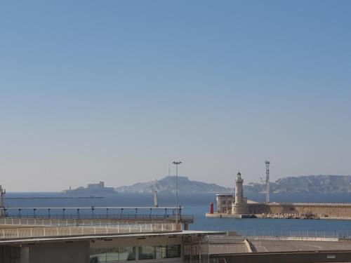 Central et vue mer classé 4 étoiles à 2 pas du panier et du mucem Marseille france