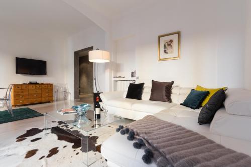 Appartement Centrally located modern 2 Bed apartment in Cannes with aircon and high ceilings and modern design 696 32 rue Hoche Cannes