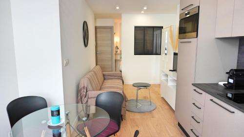 Centre Cannes, Appartement 202, 1 room By Palmazur Cannes france