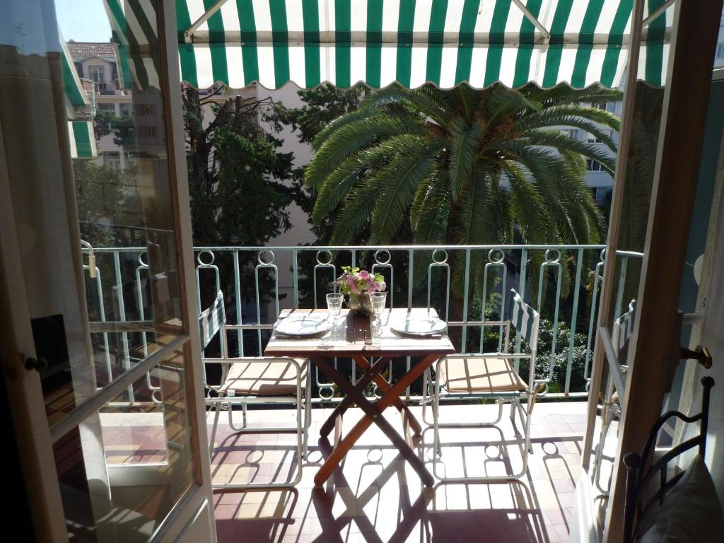 Appartement Centre, deux pièces, calme, terrasse plein sud 27 Rue de Paris, 06000 Nice