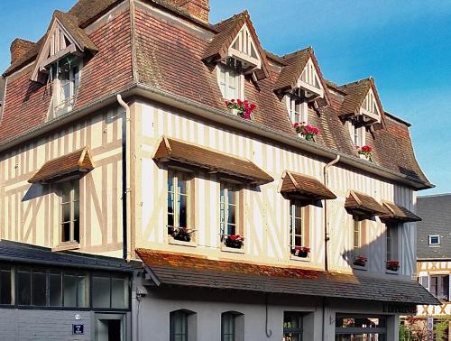 Centre historique de LYONS LA FORET Hotel de Maître le Cottage Lyons-la-Forêt france