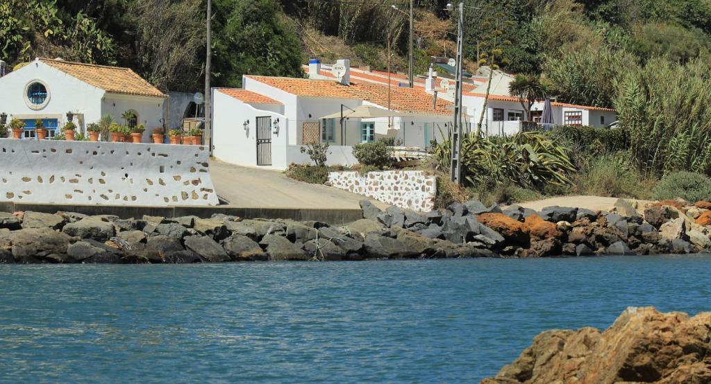 Maison de vacances Chalé da Baía Rua dos Pescadores, Lote A, 7520-437 Porto Covo