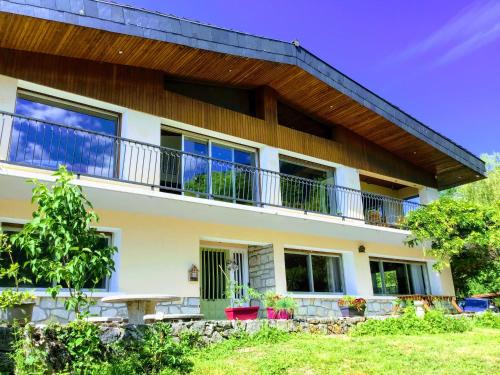 3-Bed Apartment in Chalet in Entre-Deux-Guiers