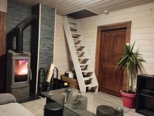 Châlet 8 personnes + grand terrain et rivière Entremont france