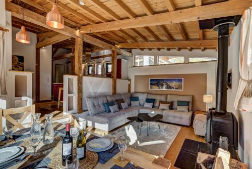 Chalet Chalet Alpins - Alpes Travel - Central Chamonix (sleeps 6-8) 747 Route des Pecles Chamonix-Mont-Blanc