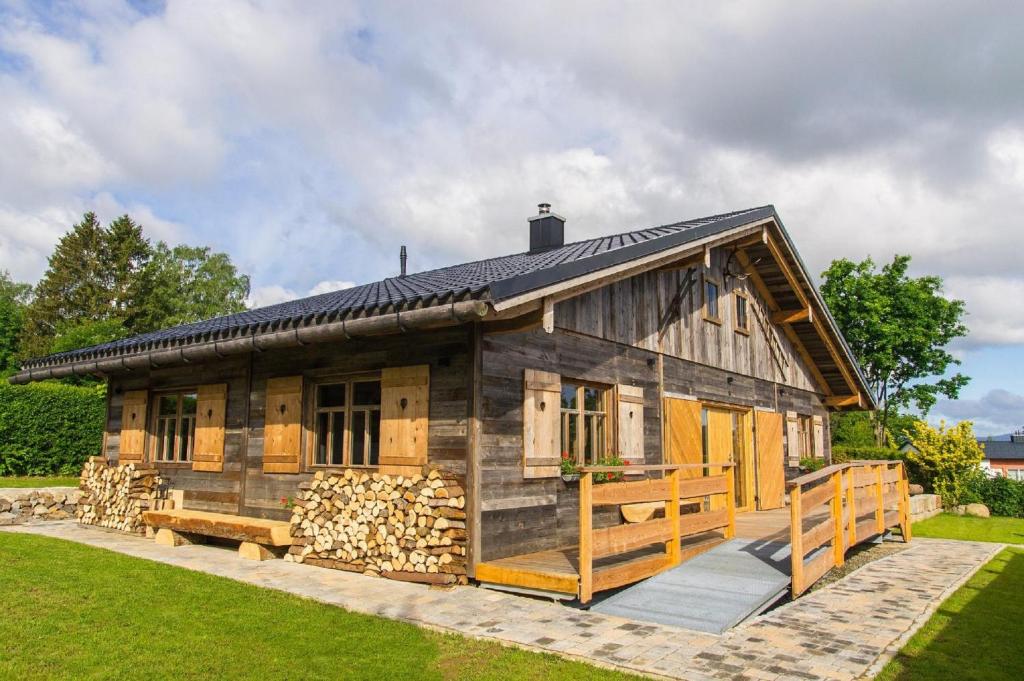 Chalet Chalet am Ölberg mit Badefass und Altholzsauna 14 Kapellenweg, 93449 Waldmünchen