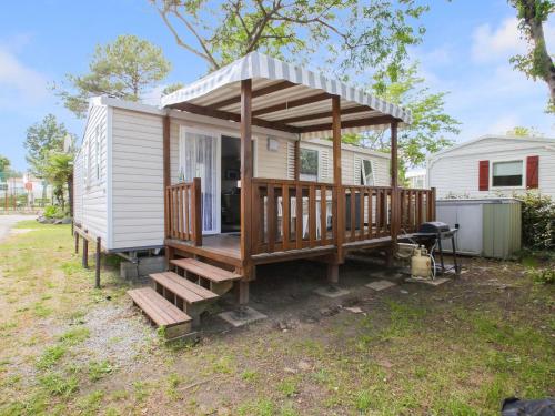 Appealing Mobile Home in Saint Jean de Monts with Jacuzzi