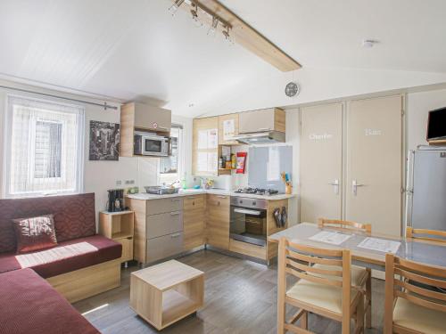 Appealing Mobile Home in Saint Jean de Monts with Jacuzzi