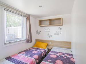 Appealing Mobile Home in Saint Jean de Monts with Jacuzzi