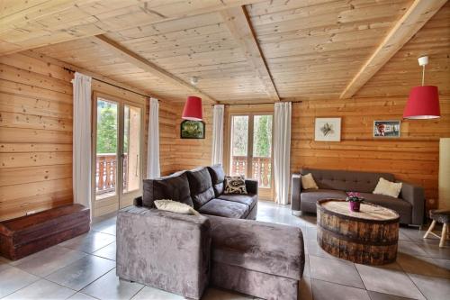 Chalet CHALET AU CALME - SEYTROUX - 12 PERSONNES- COMBETTE Chef Lieu Seytroux