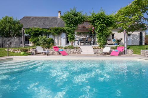 Au Coeur du Bien-Etre, chalet avec piscine chauffée et couverte, SPA, sauna, massages