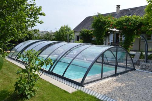 Au Coeur du Bien-Etre, chalet avec piscine chauffée et couverte, SPA, sauna, massages
