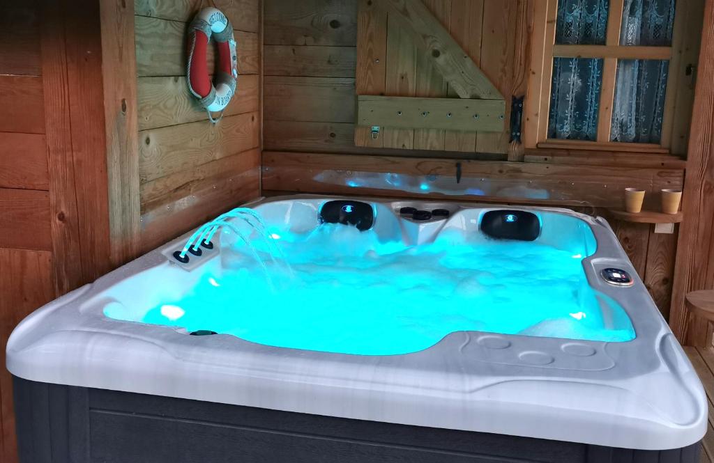 Chalet Au petit chalet avec son SPA - Escapade en amoureux ! 130 impasse de la Nichée 73800 Cruet