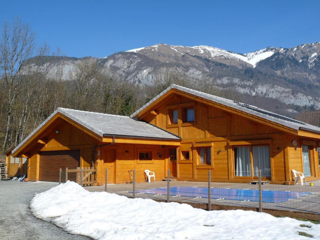 B&B / Chambre d'hôtes Chalet aux 3 biches 82, Route de Bieully, 74440 Mieussy