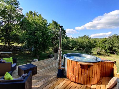 Chalet Chalet, bain nordique (spa) dans le triangle noir chayre Quissac