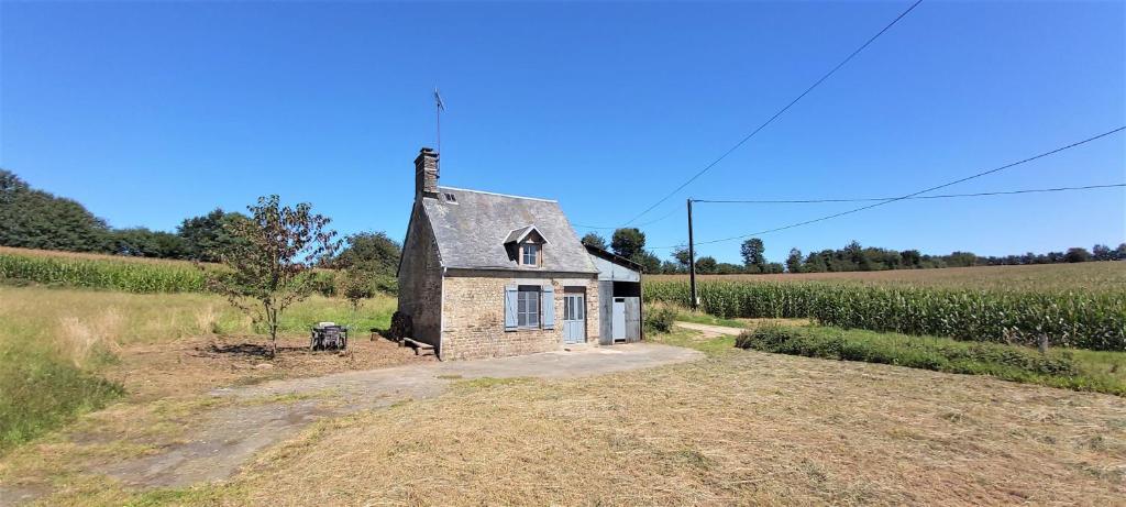 Basic remote and secluded house in Normandy La Garlière, 61800 Yvrandes