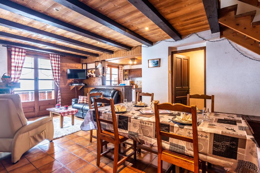 Chalet Beau chalet proche centre/pistes - Garage - Wifi 929 Route des Ardoisières 74110 Morzine