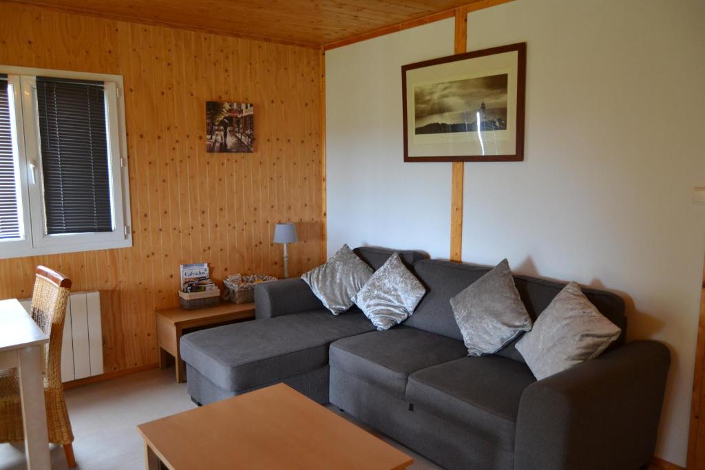 Chalet Beautiful lake view 3 bedroom chalet. Green park 14500 Saint-Manvieu-Bocage