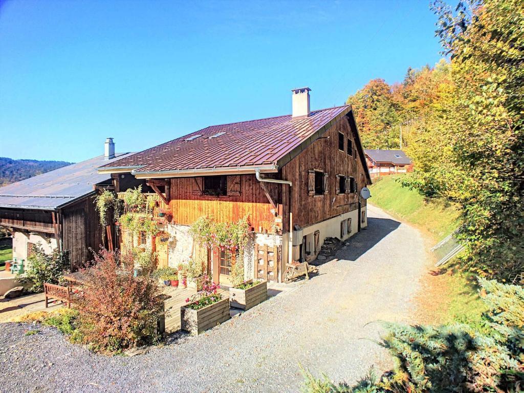 Beautiful renovated chalet near ski resort France , 74300 Arâches-la-Frasse