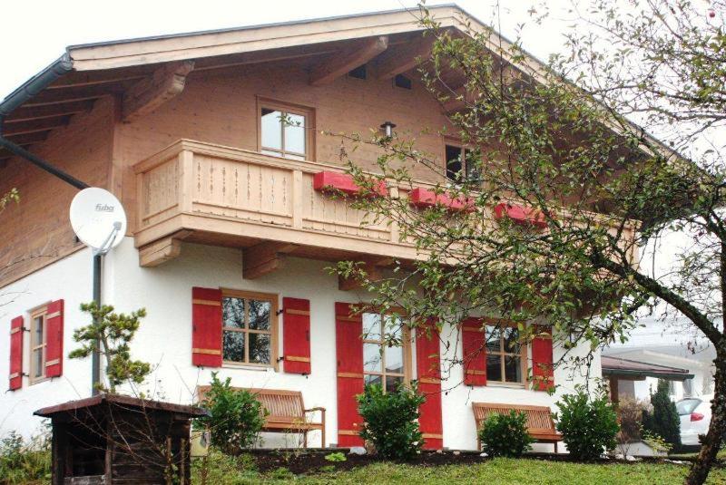 Maison de vacances Chalet Bergromantik Haselnussweg 1 a, 83242 Reit im Winkl