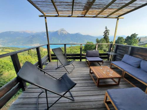 Chalet bioclimatique avec vue sur le lac de Serre Ponçon Saint-Apollinaire france