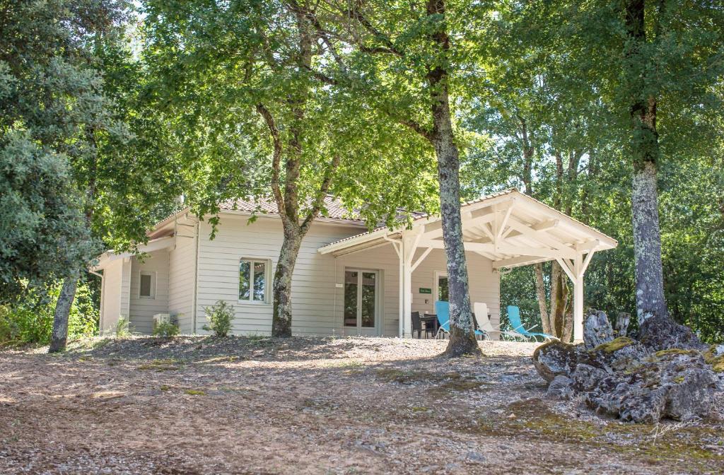 Chalets Chalet BIRON - Piscine & Tennis - Gîtes de Poubille Poubille, 47500 Blanquefort-sur-Briolance