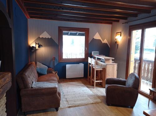 Chalet BLACKCOMB HOUSE ALPS close the ski piste and lake La Rivière-Enverse france