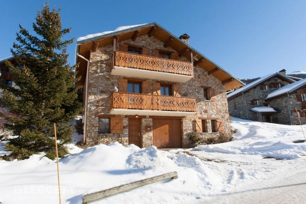 Bright charming alpine chalet with private garage and breathtaking views 68 Rue des Choumes Les Grange, 73440 Béranger