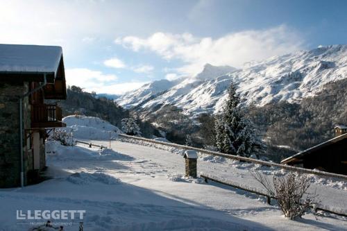 Bright charming alpine chalet with private garage and breathtaking views