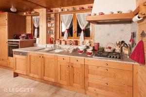 Bright charming alpine chalet with private garage and breathtaking views