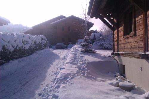 Brilliantly located spacious 4-Bedroom Chalet