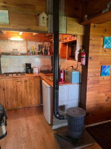 Cabane dans les bois avec vue sur les Pyrénées