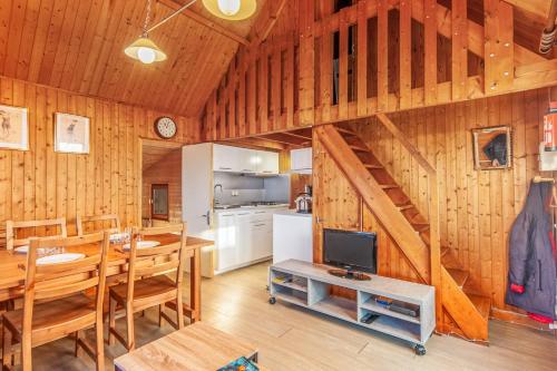 Calm chalet with pool close to Cabourg center - Welkeys
