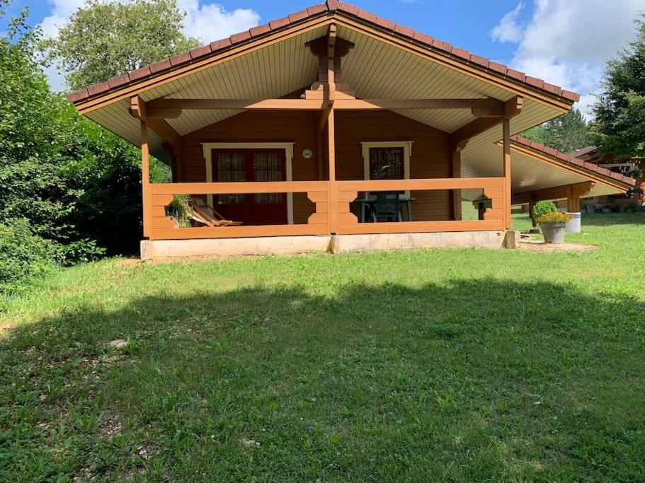 Chalet Chalet campagne, piscine, randonnées,paisible Le Reynou et Clos del Capré, 46700 Mauroux