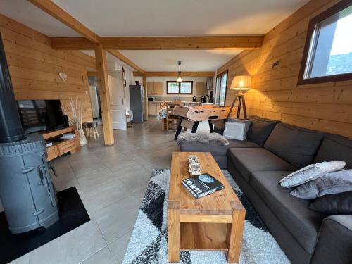 Chalet Casa de Monzel with 6-Person Jacuzzi & Panoramic View La Bresse france