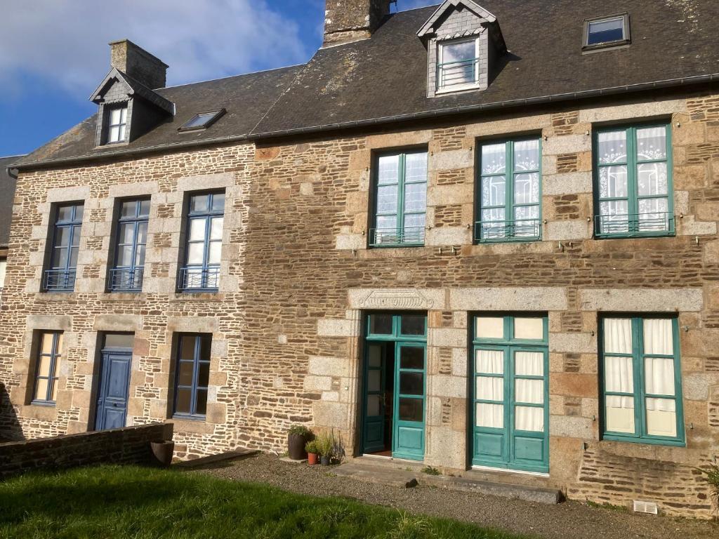Châlet 8 personnes + grand terrain et rivière