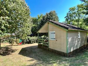 Chalet accueillant au cœur de la verdure