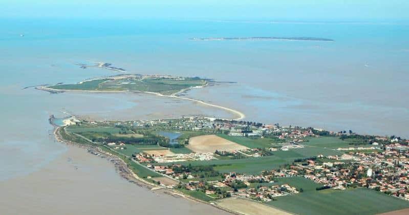 Chalet Chalet agréable en bord en de mer. 47 Avenue de l'Île Madame 17730 Port-des-Barques