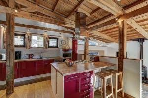 Chalet Chalet Alpins - Alpes Travel - Central Chamonix (sleeps 6-8) 747 Route des Pecles 74400 Chamonix-Mont-Blanc Rhône-Alpes