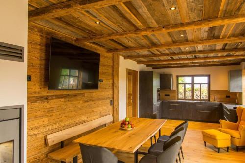 Chalet am Ölberg mit Badefass und Altholzsauna
