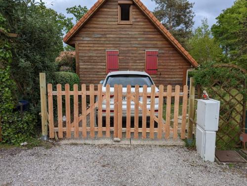 Chalet avec grand jardin dans résidence paisible