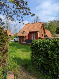 Chalet avec grand jardin dans résidence paisible