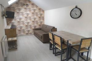 Chalet chalet avec jardin proche du Mont Saint Michel 1 rue le cheftel 50170 Pontorson Normandie